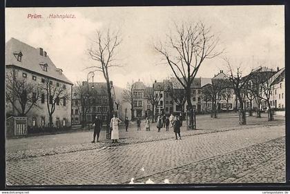 AK Prüm, Hahnplatz mit kleiner Versammlung, Panorama