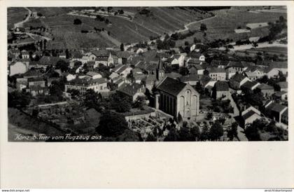 CPA Konz an der Mosel, Luftaufnahme von Konz, Häuser, Kirche, Weinberge