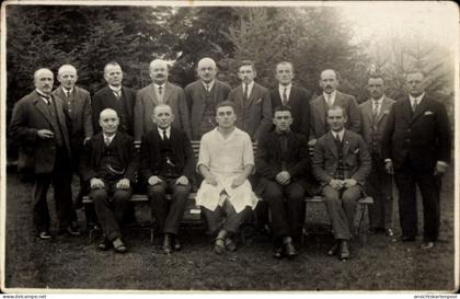 Photo Schmeckwitz Oberlausitz, Gruppenportrait, Herren in Anzug