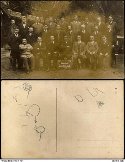 Friedrichsruh Männer Gruppenfoto mit Schild "Gemeinde Friedrichsruh" 1925