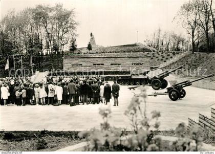 Seelow Gedenkstaette der Befreiung auf den Seelower Hoehen Kanonen