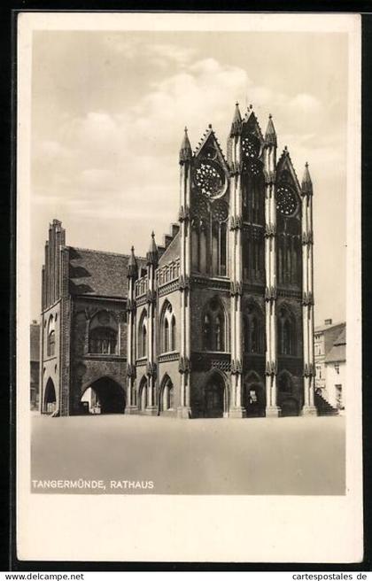 AK Tangermünde, Rathaus, Totalansicht