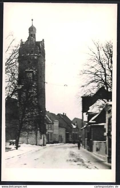 Foto-AK Zörbig, Hallescher Turm im Schnee