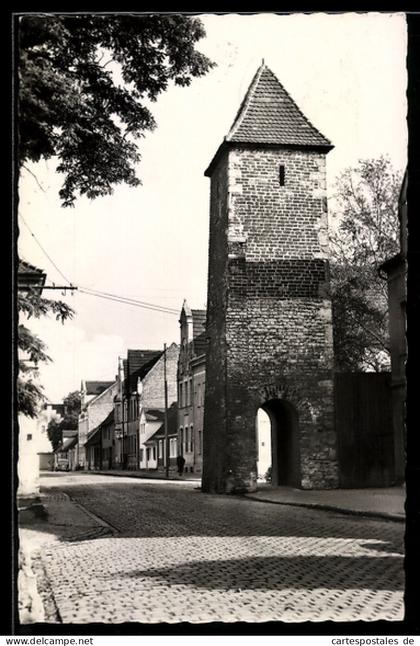 AK Aken /Elbe, Burgtor, Strassenansicht