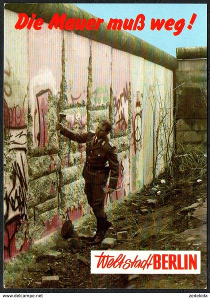 D3198 - Berlin Zohnengrenze Grenze Berliner Mauer - Grenzsoldaten demontieren Skulpturen
