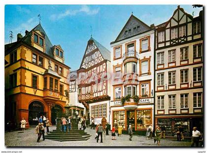 CPM Bernkastel Kues Mosel Markokatz mit Rathaus und St Michaelsbrunnen