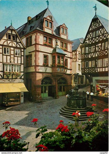 CPM Weinstadt Bernkastel - Kues an der Mosel - Michaelsbrunnen und Rathaus am Markt