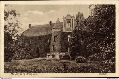 CPA Meyenburg in der Prignitz, Schloss Meyenburg, umgeben von Bäumen und Grünflächen, historisc...