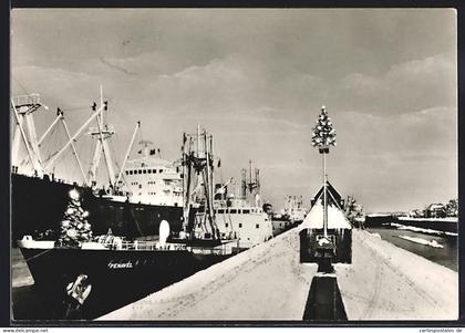 AK Brunsbüttel, Hafen mit Schiffen und weihnachtlicher Dekoration