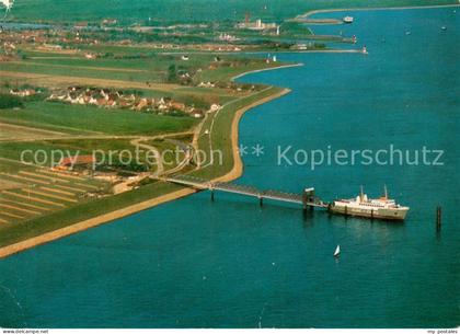 Brunsbuettel Elbefaehre Cuxhafen-Brunsbuettel Faehrschiff Schleswig Holstein am