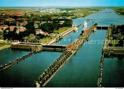 Brunsbuettel Schleusenanlagen Nord Ostsee Kanal Fliegeraufnahme