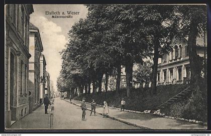 AK Elsfleth a. Weser, Mühlenstrasse mit Wall, Briefträger und Kindergruppe