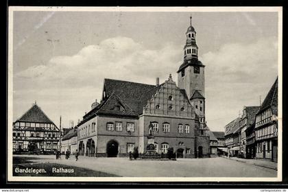 AK Gardelegen, Rathaus mit Strassenpartie