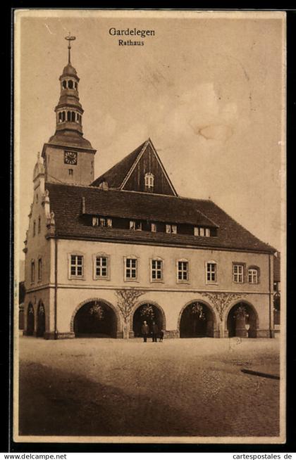 AK Gardelegen, Strassenpartie am Rathaus