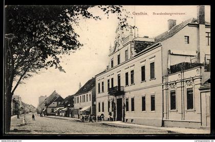 AK Genthin, Brandenburgerstrasse mit Anwohnern