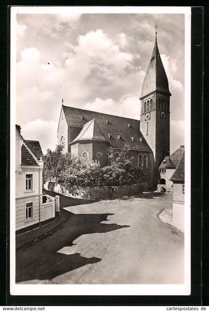 AK Hattersheim /Main, Strassenpartie mit kath. Kirche