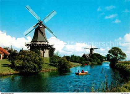 Greetsiel Krummhoern Aurich Niedersachsen Zwillingsmuehlen am Kanal