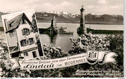 Lindau Bodensee Bayern Hafeneinfahrt Leuchtturm Bodensee Loewe Dampfschiff Alpen