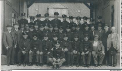 Photo Ohlendorf Seevetal in Niedersachsen, Männergruppe in Uniform