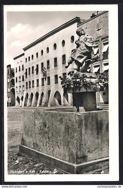 AK Mühldorf a. Inn, Rathaus mit Brunnen