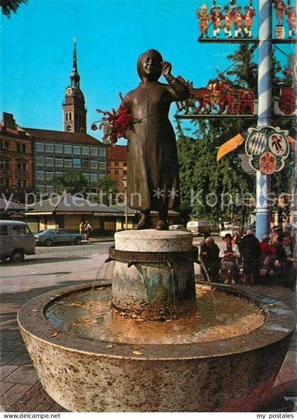 Muenchen Bayern Karlstadt Brunnen Maibaum Drupa