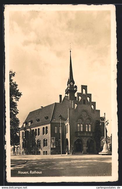 AK Nauen / Funkstadt, Strassenpartie am Rathaus