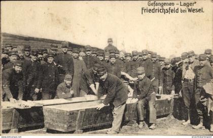 CPA Friedrichsfeld Voerde am Niederrhein, Kriegsgefangenenlager, Kriegsgefangene, Waschtrog