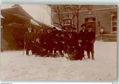 09419 O9377 Thum , Erzgeb Privatfoto AK Gruppenfoto Winter Schlitten Ort... - 13619296