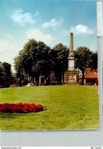 25774 W2247 Lunden , Holst FOTO KEINE AK Stadtpark mit Ehrenmal - 40000969