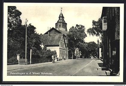 AK Petershagen /Weser, Bahnhofstrasse mit Kirchturm