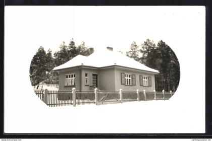 Foto-AK Premnitz, Wohnhaus im Winter