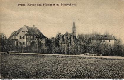 CPA Schmeckwitz Oberlausitz, Evang. Kirche, Pfarrhaus, ländliche Landschaft, alte