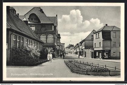 AK Schkeuditz, Die Hindenburgstrasse mit Zigarrenhandlung
