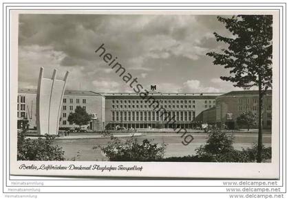 Berlin-Tempelhof - Flughafen - Luftbrücken-Denkmal - Foto-AK 1951