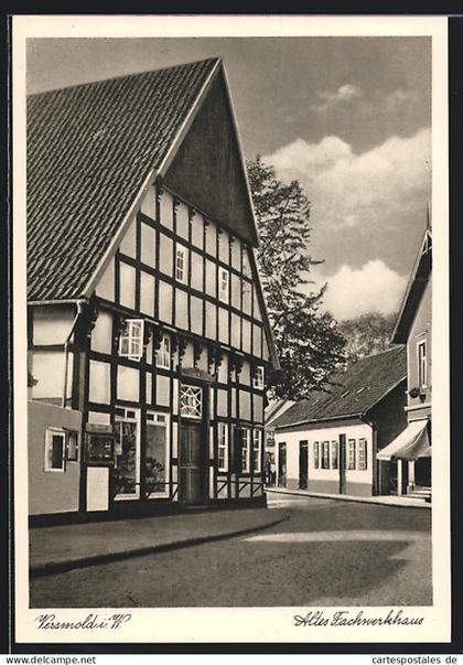 AK Versmold i. W., Altes Fachwerkhaus mit Strasse