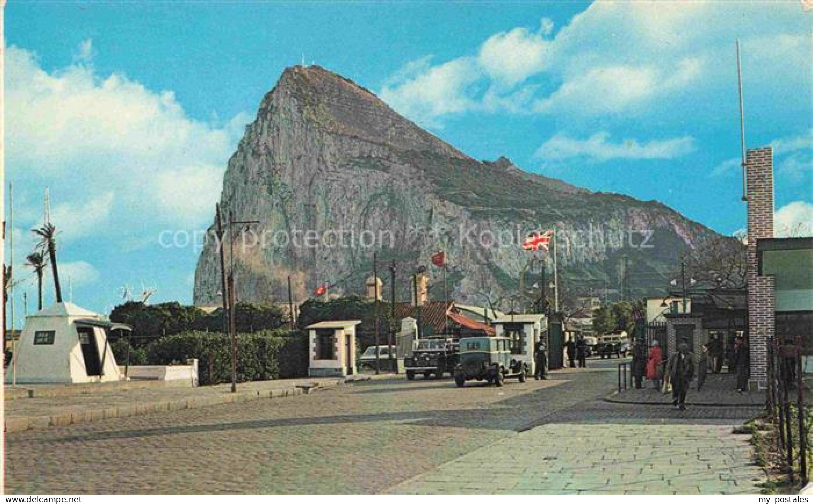 GIBRALTAR Gibilterra North view of the Rock with the British and Spanish frontie