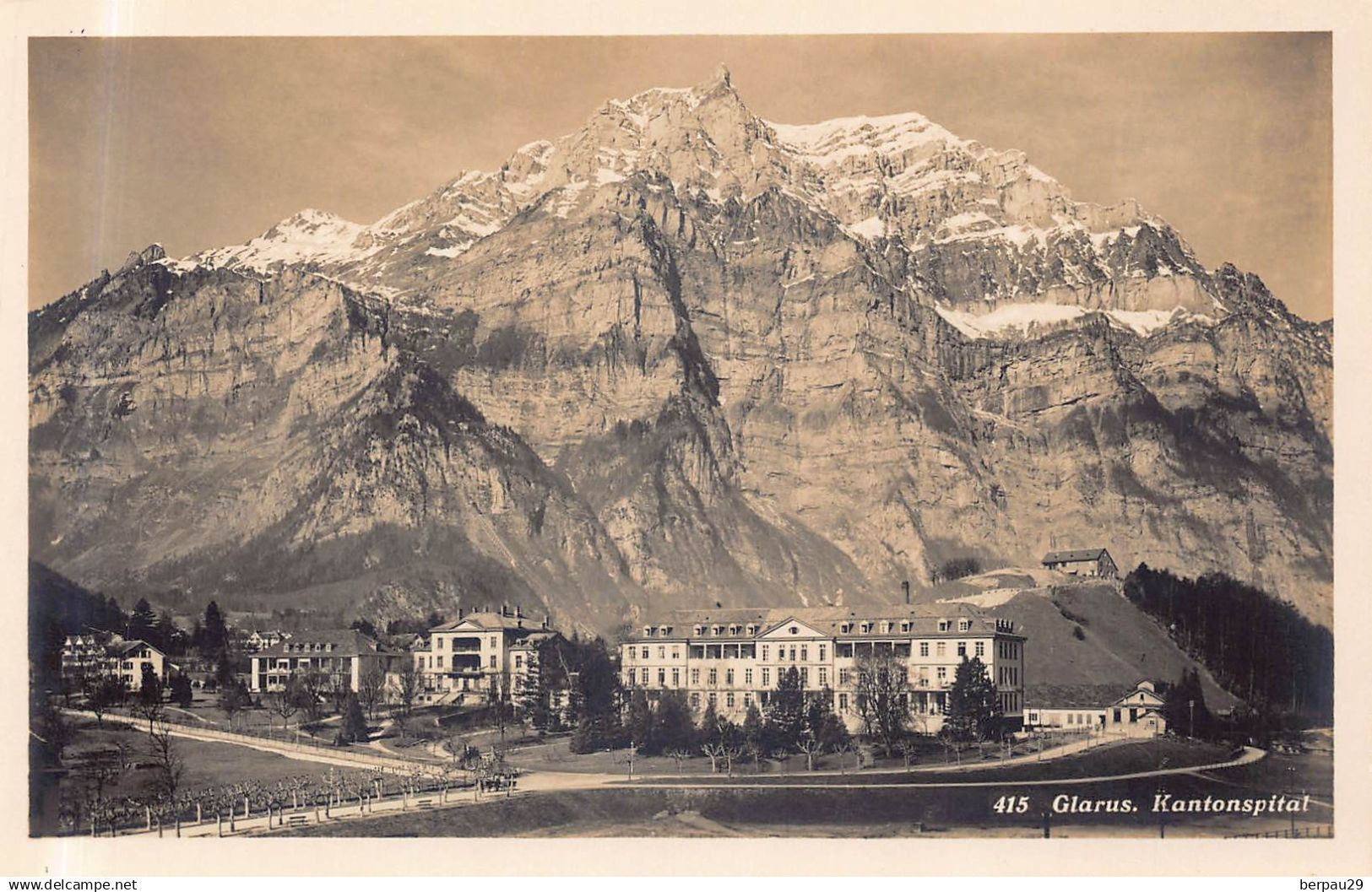 GLARUS / GLARIS - 2 old postcards ( Kantonspital +Glarus mit  Wiggis )