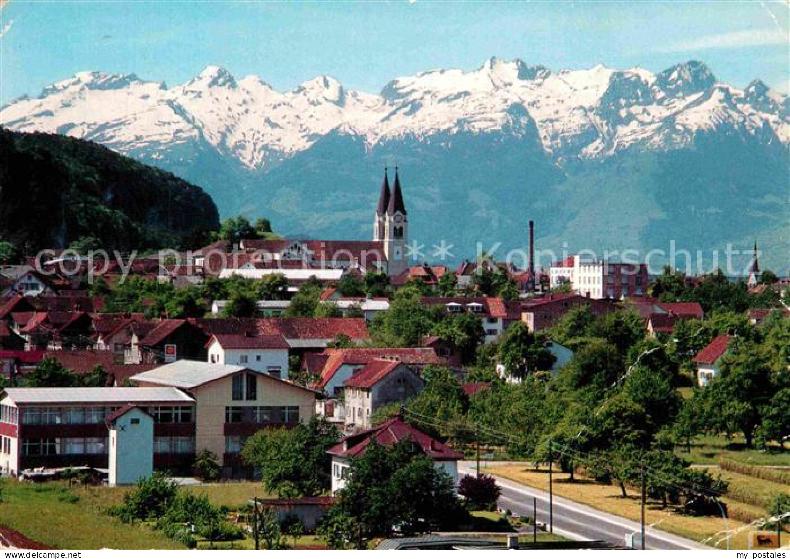 Goetzis Vorarlberg Ortsansicht mit Kirche Blick gegen Schweizer Berge