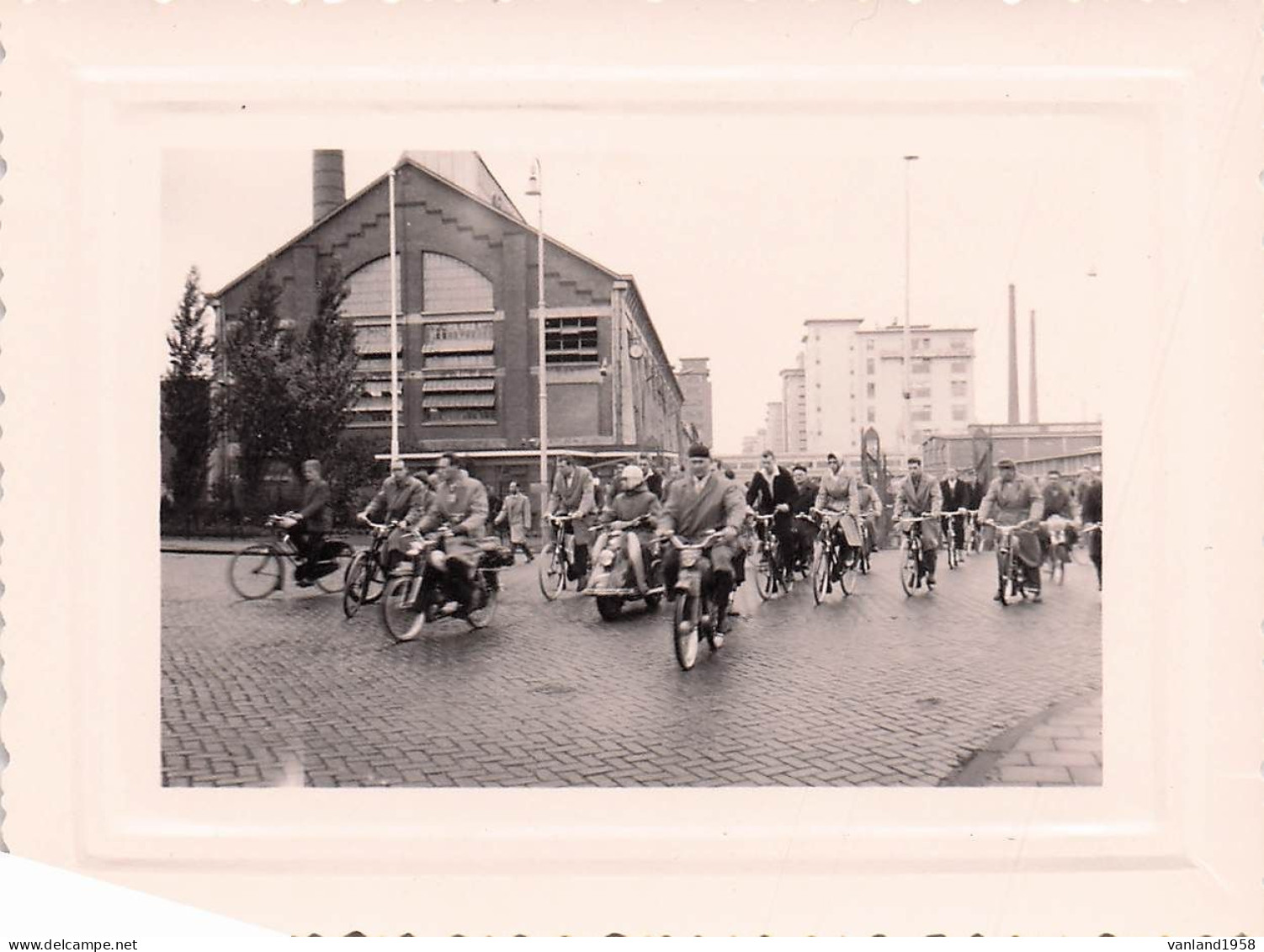 Grâce-Hollogne 2 photos sortie usines Phillips