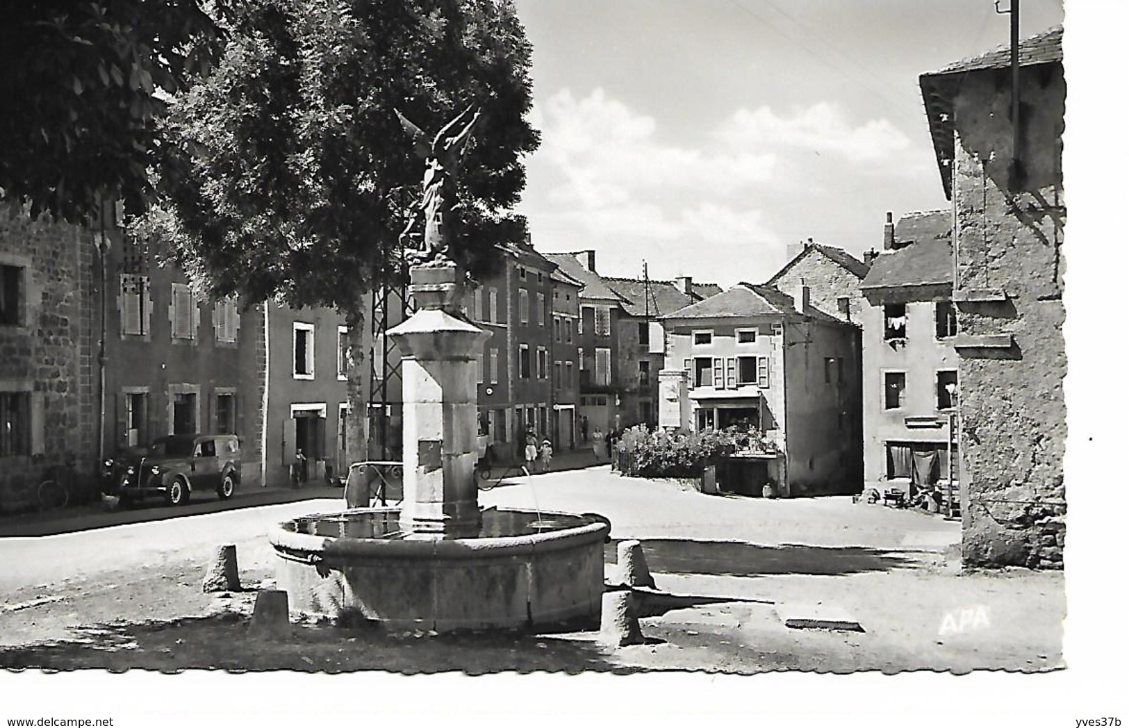 GRANDRIEU Place Saint-Michel