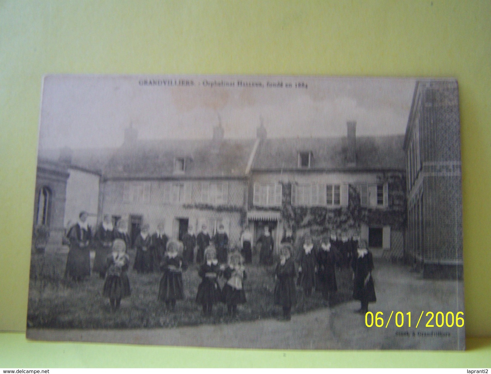 GRANDVILLIERS (OISE) LES ECOLES. ORPHELINAT HALLEUR, FONDE EN 1884.