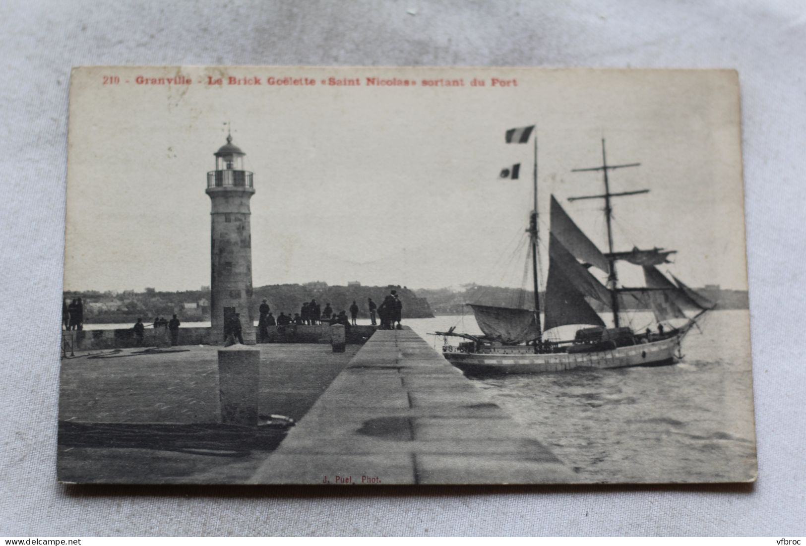 Granville, le Brick goélette saint Nicolas sortant du port, Manche 50