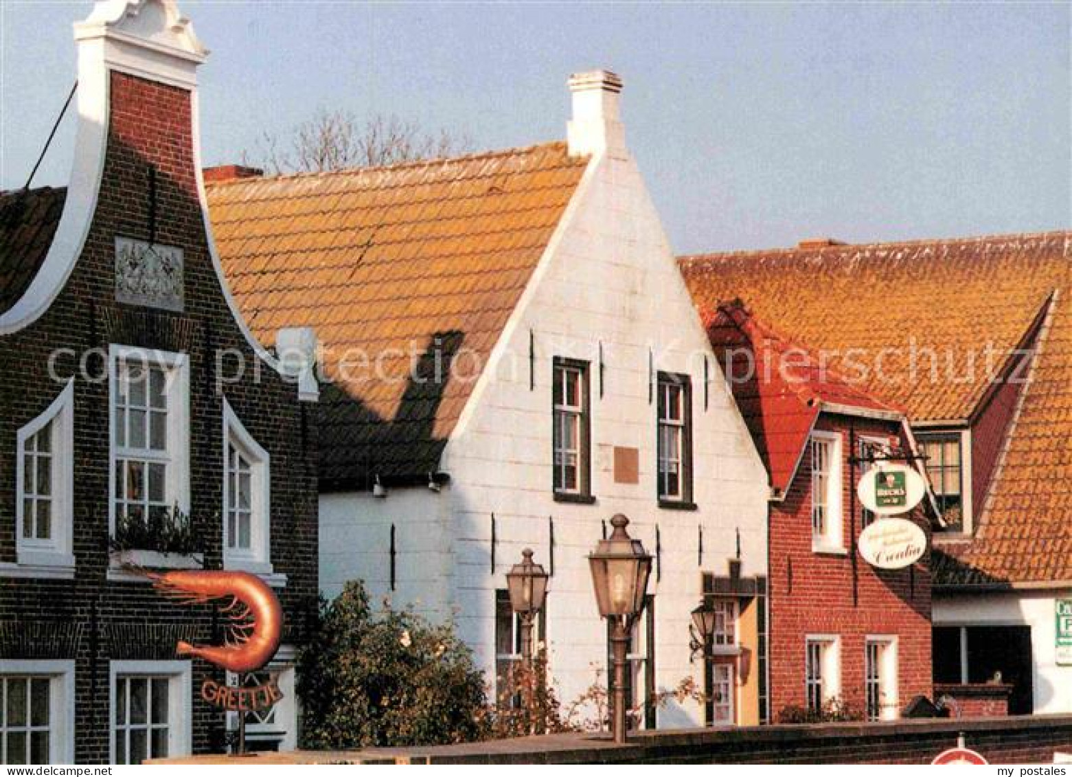 Greetsiel Krummhoern Aurich Niedersachsen Haeuserzeile Hafen