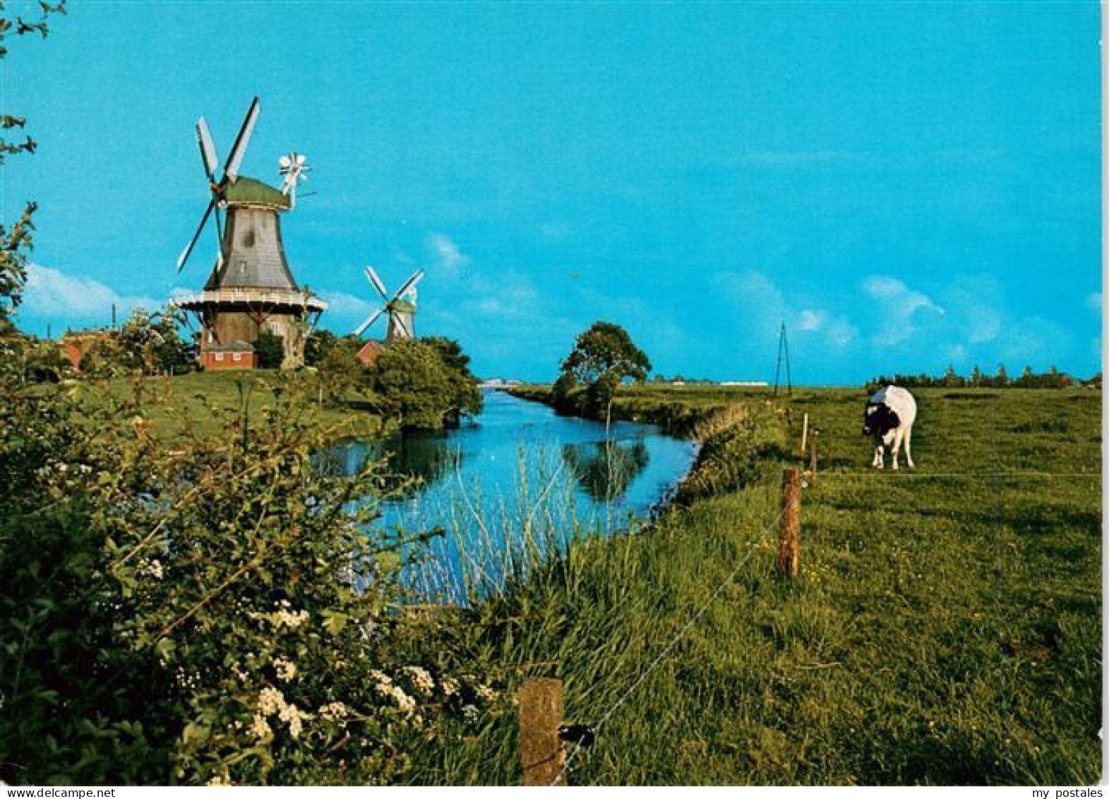 Greetsiel Krummhoern Aurich Niedersachsen Zwillingsmuehlen