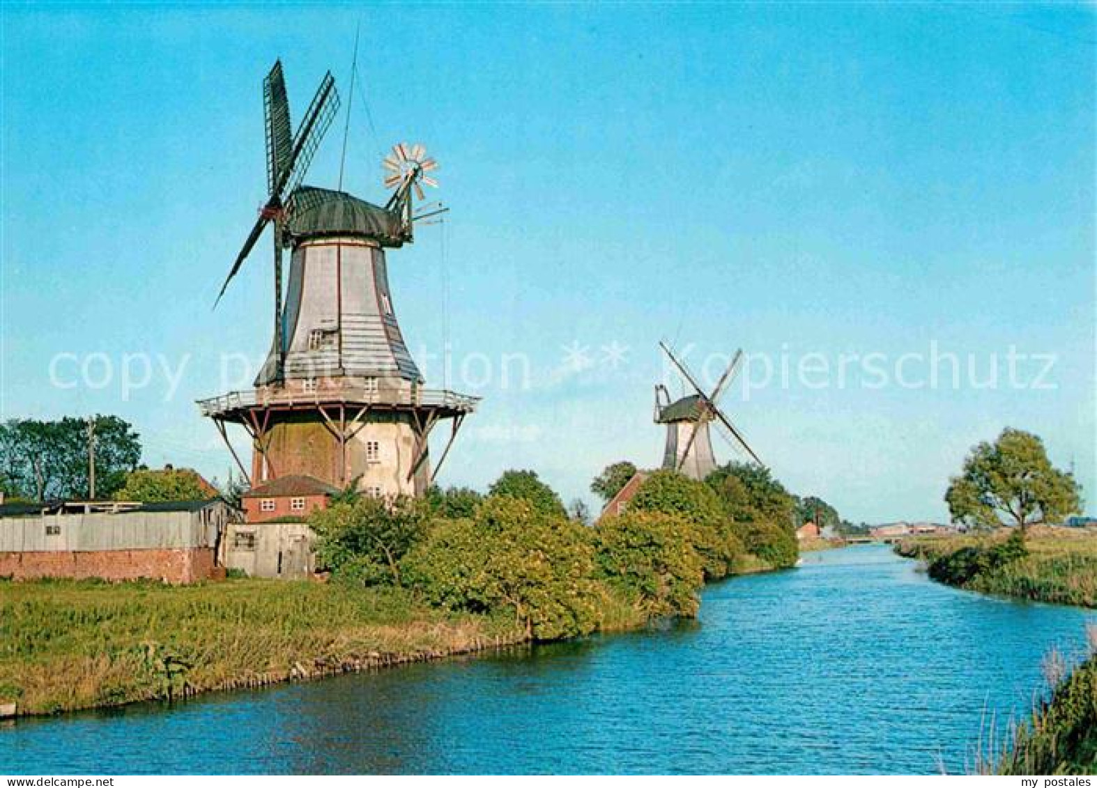 Greetsiel Krummhoern Aurich Niedersachsen Zwillingswindmuehlen