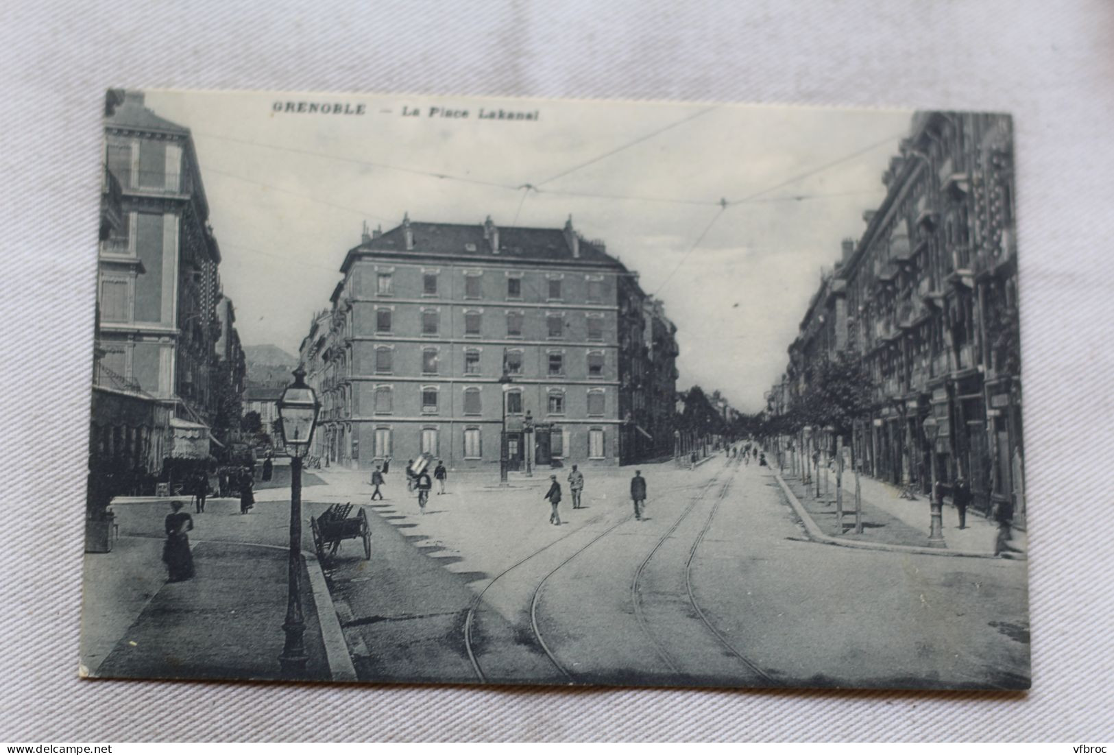 Grenoble, la place Lakanal, Isère 38