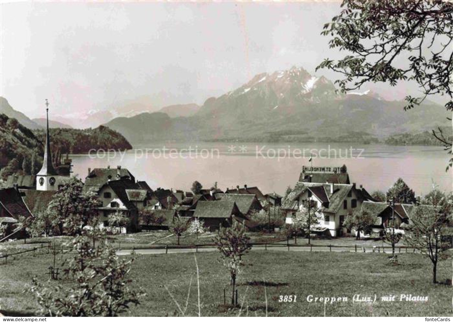 Greppen Vierwaldstaettersee LUZERN LU Vierwaldstaettersee Pilatus Kirche Dorf Ho