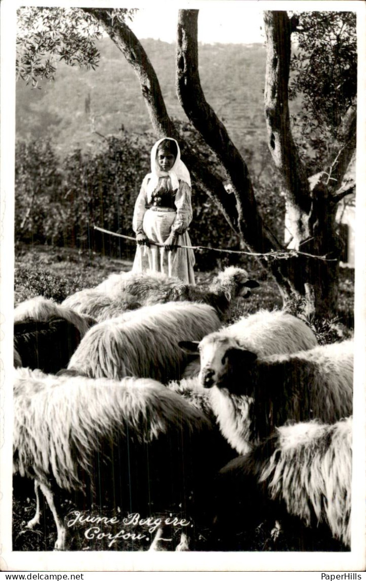 Griekenland Greece - Corfou - Jeune Bergere