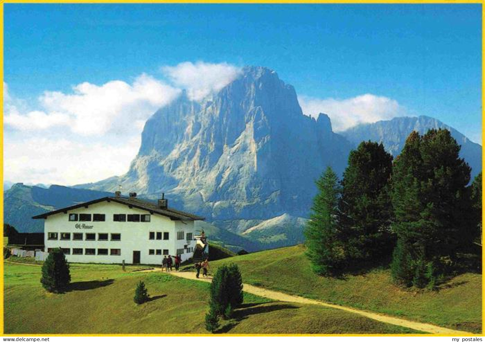 Groeden  St Ulrich-Groeden Suedtirol IT Col Raiser Huette mit Langkofel