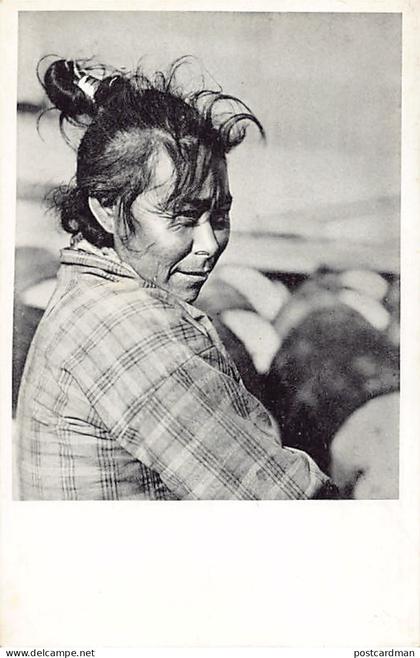 GRØNLAND Kalaallit Nunaat - Arnaq uvilik - Married greenland women - Publ. The Greenland Administration - Photographer P